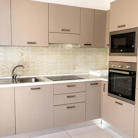 Spacious & Bright In Near Shops And Sea Sliema