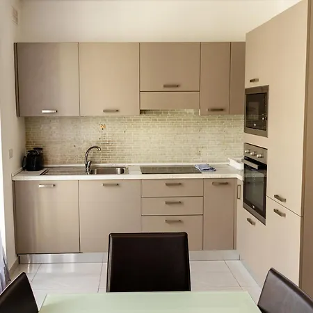 Spacious & Bright In Near Shops And Sea Sliema