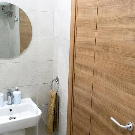 Apartman Spacious & Bright In Near Shops And Sea