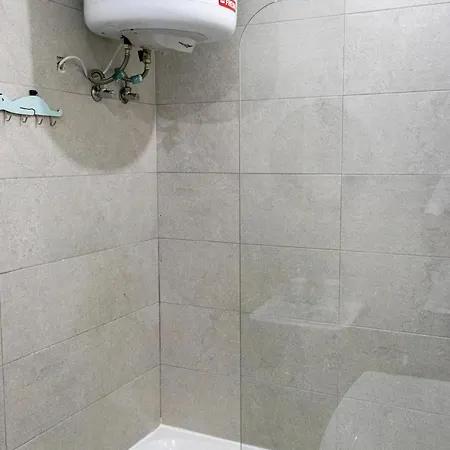 Spacious & Bright In Near Shops And Sea