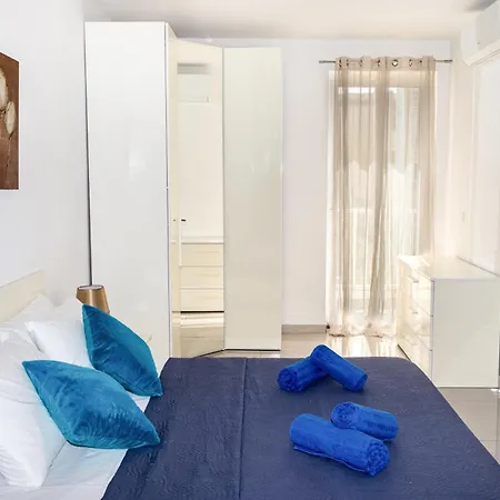 Apartman Spacious & Bright In Near Shops And Sea