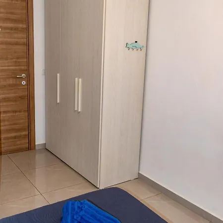 Apartman Spacious & Bright In Near Shops And Sea