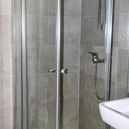 Apartman Spacious & Bright In Near Shops And Sea *