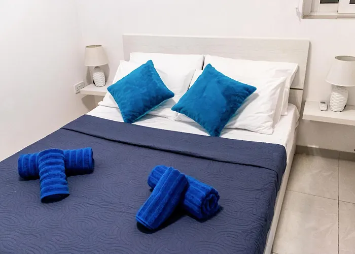 Spacious & Bright In Near Shops And Sea *