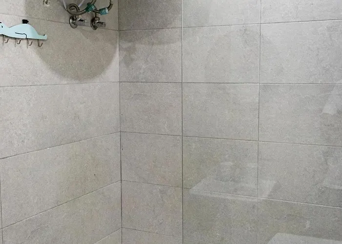 Spacious & Bright In Near Shops And Sea