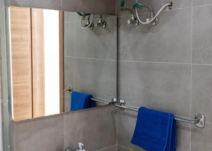 Spacious & Bright In Near Shops And Sea Apartamento