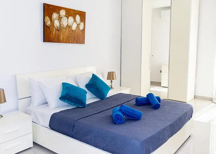 Spacious & Bright In Near Shops And Sea Apartamento