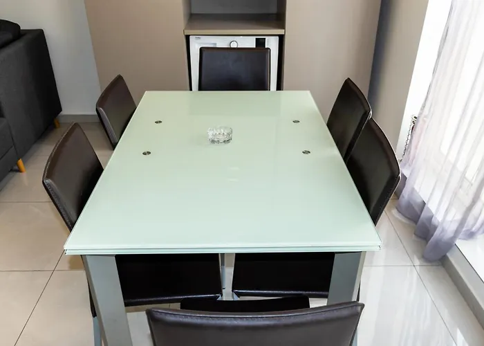 Spacious & Bright In Near Shops And Sea Sliema