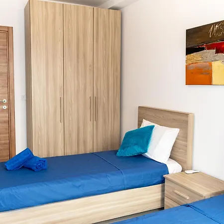 Spacious & Bright In Near Shops And Sea Σλιέμα