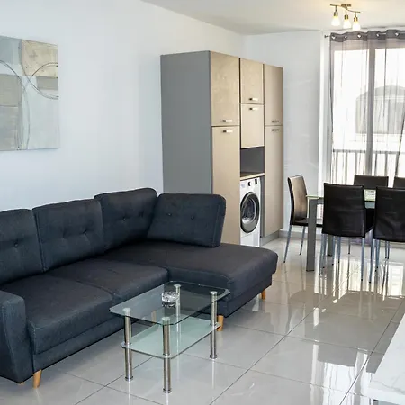 Διαμέρισμα Spacious & Bright In Near Shops And Sea Σλιέμα